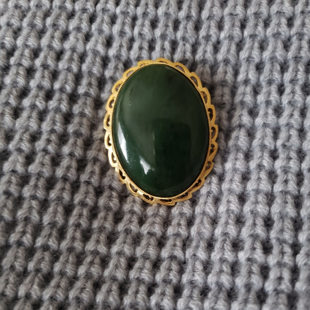 Vintage-Inspired Green Jade and Gold Brooch